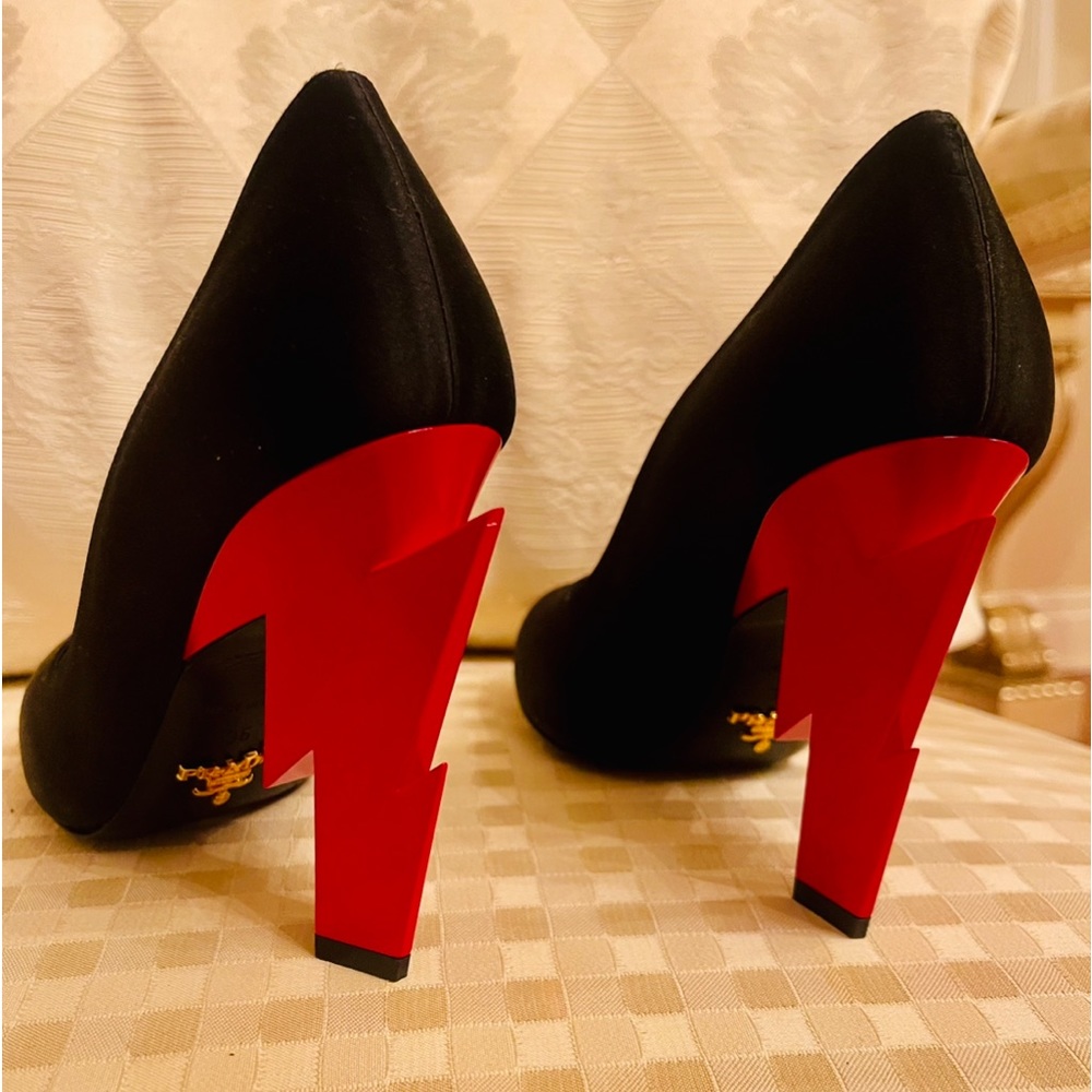 Prada
 Thunder Pumps
 36 - Picture 11 of 11